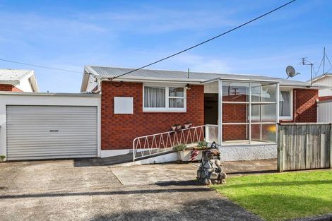 Photo of property in 67 Young Street, New Plymouth, 4310