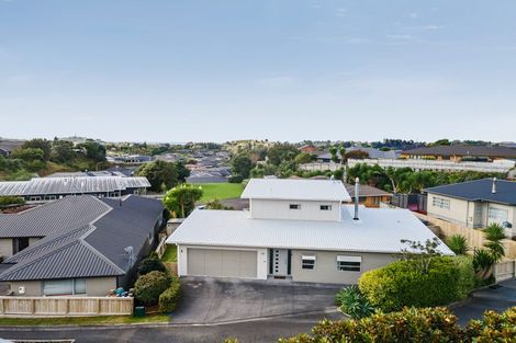 Photo of property in 14e Maple Crescent, Whalers Gate, New Plymouth, 4310