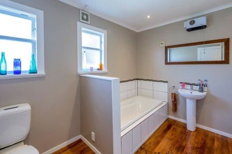 Photo of property in 52a Te Moana Road, Waikanae Beach, Waikanae, 5036