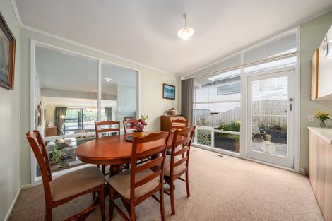 Photo of property in 17 Silverbirch Grove, Churton Park, Wellington, 6037