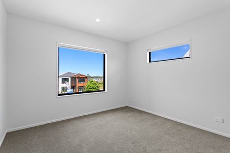 Photo of property in 1 Aquamarine Road, Rosehill, 2113