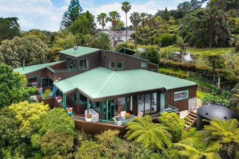 Photo of property in 1083 Whangaparaoa Road, Tindalls Beach, Whangaparaoa, 0930