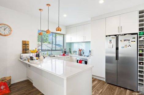 Photo of property in 21 Lewis Road, Pakuranga, Auckland, 2010