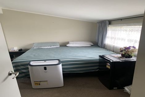 Photo of property in 1/15 Sunnynook Road, Forrest Hill, Auckland, 0620