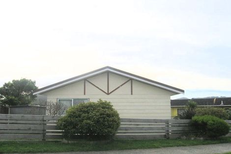Photo of property in 22 Jasmine Grove, Maungaraki, Lower Hutt, 5010