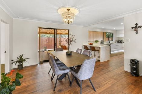 Photo of property in 14 Framalda Place, Conifer Grove, Takanini, 2112