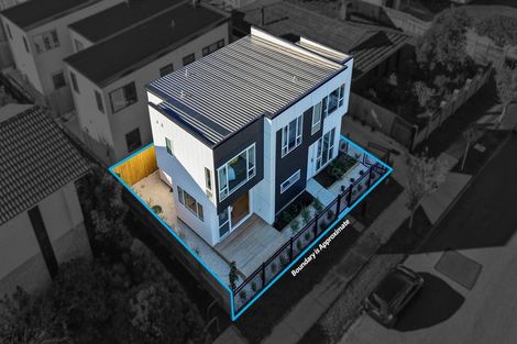 Photo of property in 33 Sorrel Crescent, Bucklands Beach, Auckland, 2012