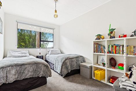 Photo of property in 30 Pokapu Street, Titirangi, Auckland, 0600