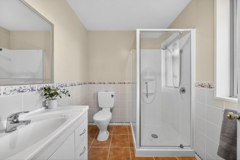 Photo of property in 31 Willowview Drive, Redwood, Christchurch, 8051