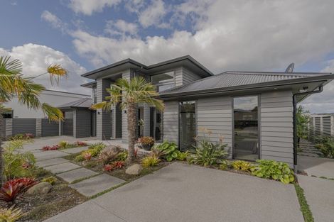 Photo of property in 13 Awatea Drive, Whitianga, 3510