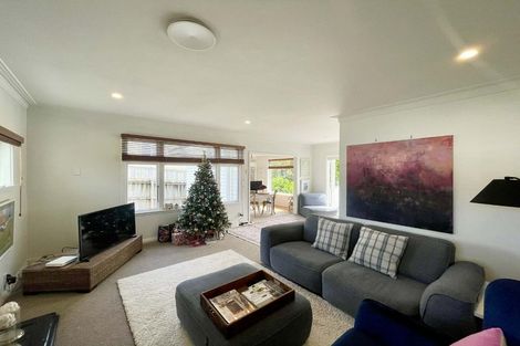 Photo of property in 57 Paynters Avenue, Strandon, New Plymouth, 4312