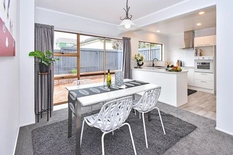 Photo of property in 2/8 Wood Street, Papakura, 2110