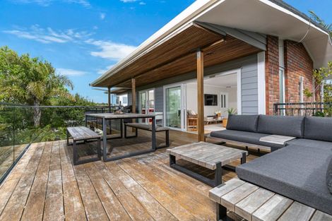 Photo of property in 33 Montclair Rise, Browns Bay, Auckland, 0630