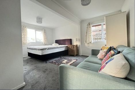 Photo of property in 1/110 Saddleback Rise, Murrays Bay, Auckland, 0630