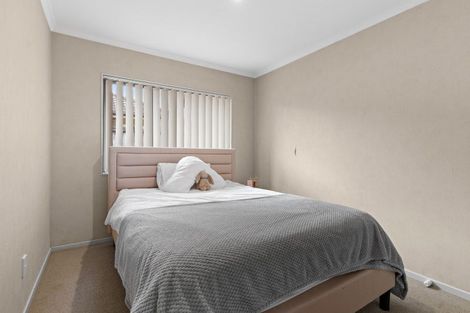 Photo of property in 2 Brosna Place, East Tamaki, Auckland, 2016