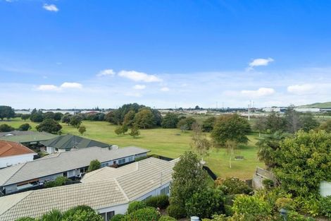 Photo of property in 25 Plateau Heights, Mount Maunganui, 3116