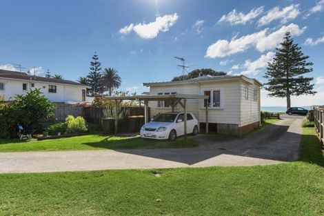 Photo of property in 20 The Esplanade, Eastern Beach, Auckland, 2012
