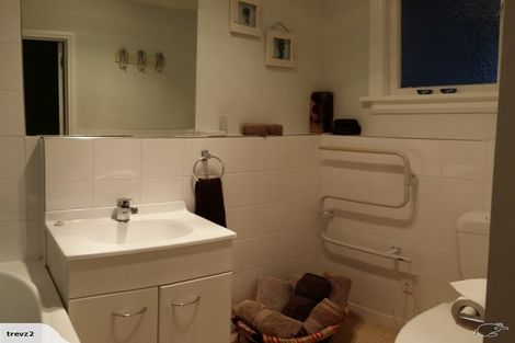 Photo of property in Devonport Apartments, 23/127 Saint Aubyn Street, New Plymouth, 4310