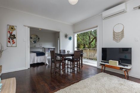 Photo of property in 43 Garden Road, Piha, New Lynn, 0772