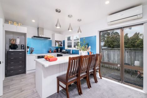 Photo of property in 11 Ingleby Place, Kelston, Auckland, 0602