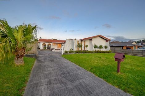 Photo of property in 120 Prince Regent Drive, Half Moon Bay, Auckland, 2012