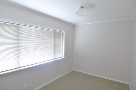 Photo of property in 1/3 Raleigh Road, Northcote, Auckland, 0627