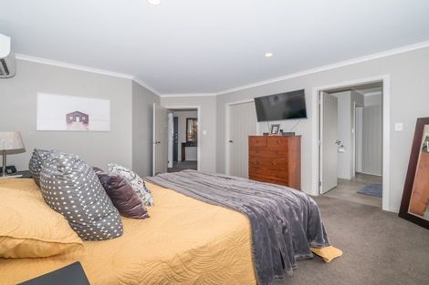 Photo of property in 7 Lorenzo Place, Kelvin Grove, Palmerston North, 4414