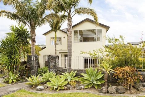 Photo of property in 8 Scarboro Terrace, Murrays Bay, Auckland, 0630
