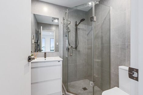 Photo of property in 1 Royal View Road, Te Atatu South, Auckland, 0610