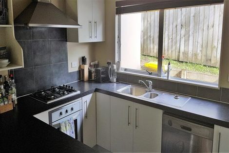 Photo of property in 22 George Deane Place, Greenhithe, Auckland, 0632