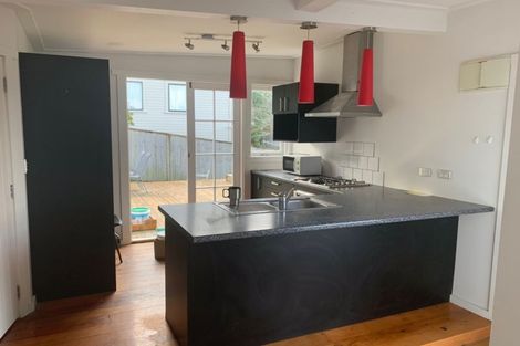 Photo of property in 2/36 Masterton Road, Rothesay Bay, Auckland, 0630