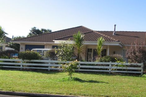 Photo of property in 11 Laingfield Terrace, Laingholm, Auckland, 0604