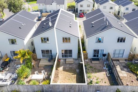 Photo of property in 7/6 John Jennings Drive, Oteha, Auckland, 0632