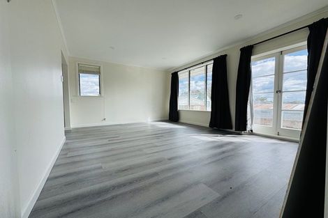 Photo of property in 75 Awaroa Road, Sunnyvale, Auckland, 0612