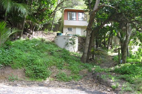 Photo of property in 16 Sylvan Glade, Piha, New Lynn, 0772