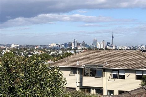 Photo of property in 1/1 Waitemata Road, Hauraki, Auckland, 0622