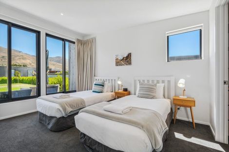 Photo of property in 28 Stackbrae Avenue, Wanaka, 9305