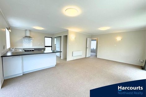 Photo of property in 39 Jaemont Avenue, Te Atatu South, Auckland, 0610