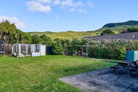 Photo of property in 31 Larsen Crescent, Tawa, Wellington, 5028