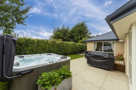 Photo of property in 11 Hoihere Place, Parklands, Christchurch, 8083