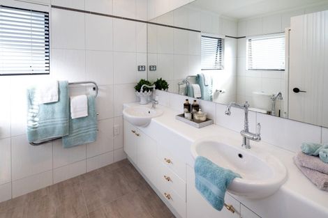 Photo of property in 103 Pine Harbour Parade, Beachlands, Auckland, 2018