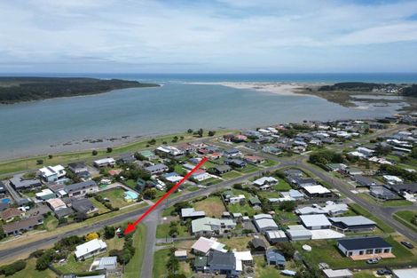 Photo of property in 31 Shortt Street, Foxton Beach, Foxton, 4815