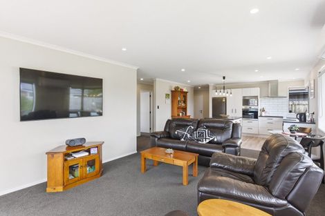 Photo of property in 4 Hawera Avenue, Levin, 5510