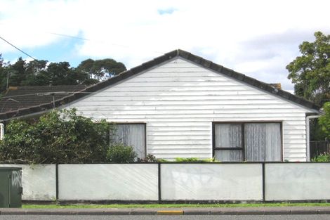 Photo of property in 2/130 Bruce Mclaren Road, Henderson, Auckland, 0612