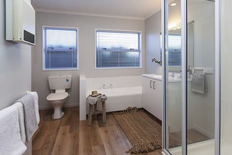 Photo of property in 39 Laing Crescent, Heathcote Valley, Christchurch, 8022