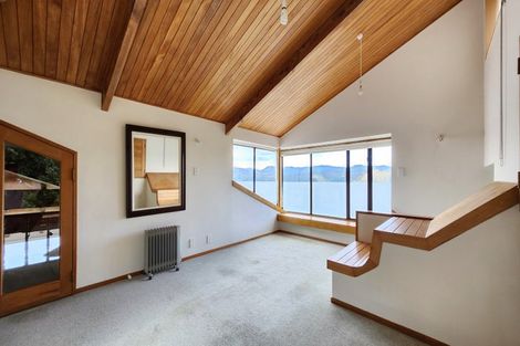 Photo of property in 1 Maramanui Way, Karaka Bays, Wellington, 6022