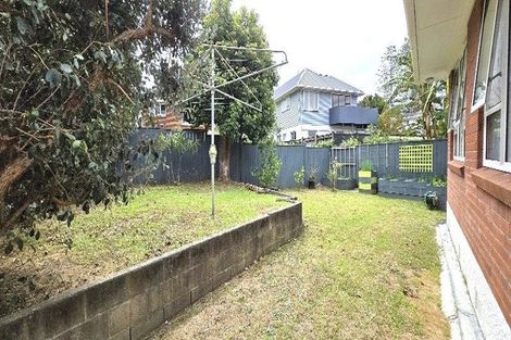 Photo of property in 19 James Evans Drive, Northcote, Auckland, 0627