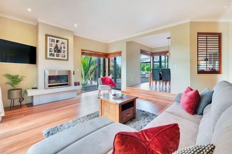 Photo of property in 8 Amber Glen, Albany, Auckland, 0632