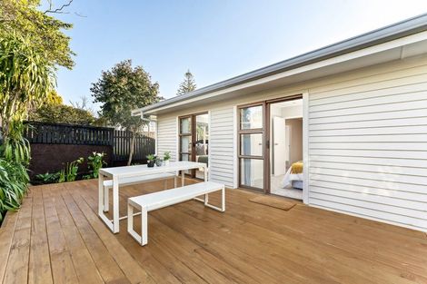 Photo of property in 4 Kelston Street, New Lynn, Auckland, 0600