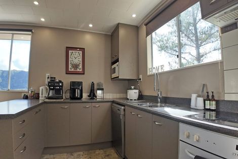 Photo of property in 22b Hillside Drive, Maoribank, Upper Hutt, 5018